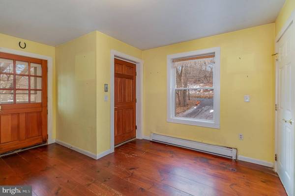 1045 OYSTER MILL RD, Camp Hill, PA 17011