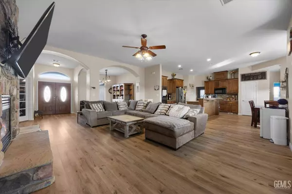 11801 Trackside Drive, Bakersfield, CA 93312