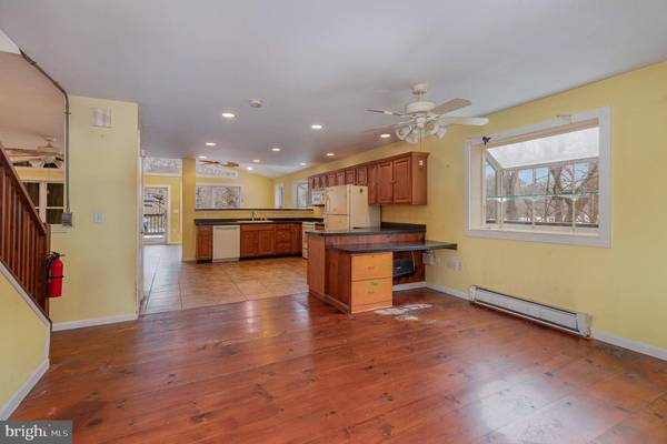 1045 OYSTER MILL RD, Camp Hill, PA 17011