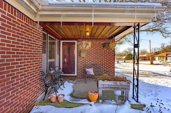 3713 E Meadowlane, Wichita, KS 67216