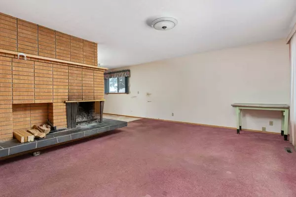 5318 50 AVE, Camrose, AB T4V 0P7