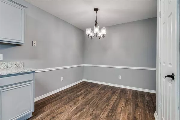 2816 Sunset Strip Avenue, Glenn Heights, TX 75154