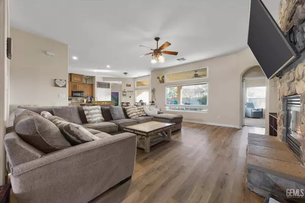 11801 Trackside Drive, Bakersfield, CA 93312