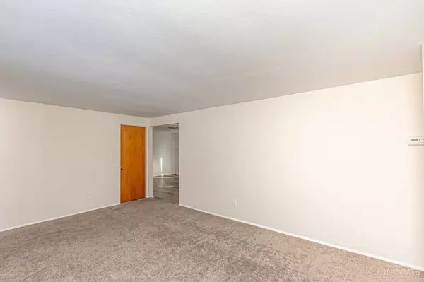 7056 Bascombe Dr, Huber Heights, OH 45424