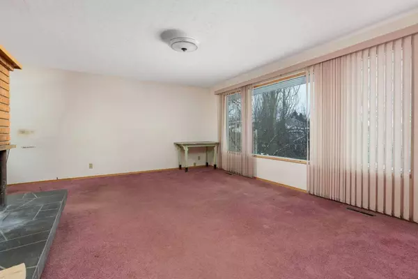 5318 50 AVE, Camrose, AB T4V 0P7