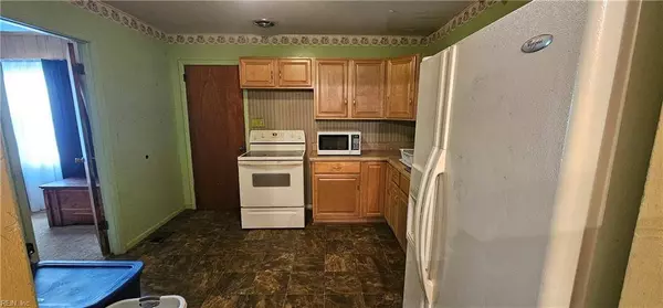 1314 Saxton DR, Hampton, VA 23669