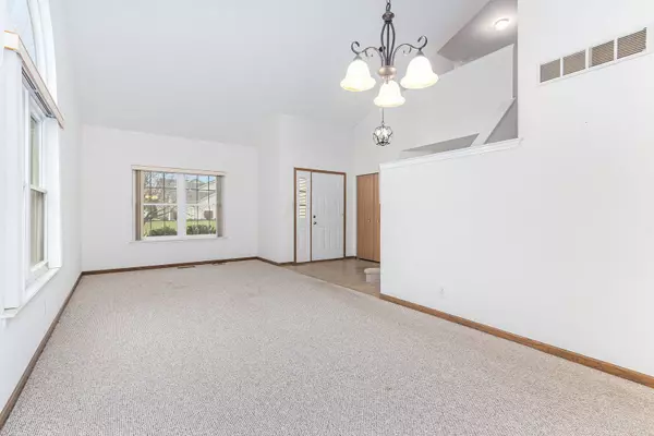 1356 Oakland Circle, North Aurora, IL 60542