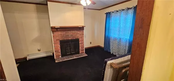 1314 Saxton DR, Hampton, VA 23669