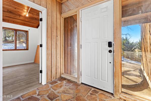 906 Pickens Bridge RD, Johnson City, TN 37615