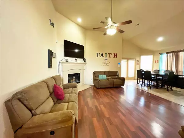 1132 Whittenburg Drive, Fort Worth, TX 76134