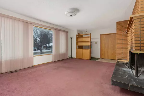 5318 50 AVE, Camrose, AB T4V 0P7