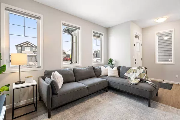 147 Sandstone DR, Okotoks, AB T1S 5R8