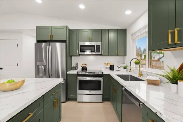 2214 185 PL SE, Bothell, WA 98012