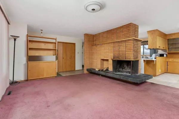 5318 50 AVE, Camrose, AB T4V 0P7