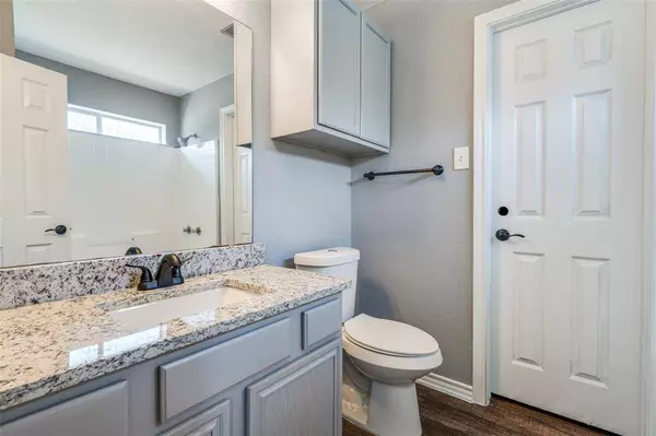 2816 Sunset Strip Avenue, Glenn Heights, TX 75154