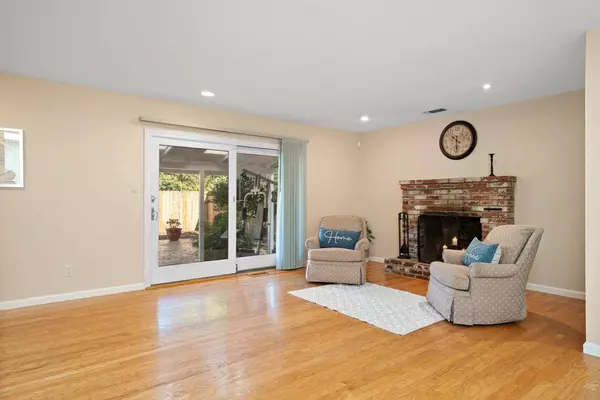 19 Lakeshore CIR, Sacramento, CA 95831