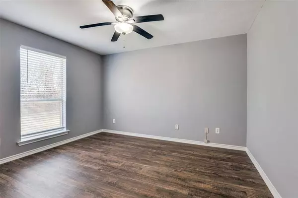 2816 Sunset Strip Avenue, Glenn Heights, TX 75154