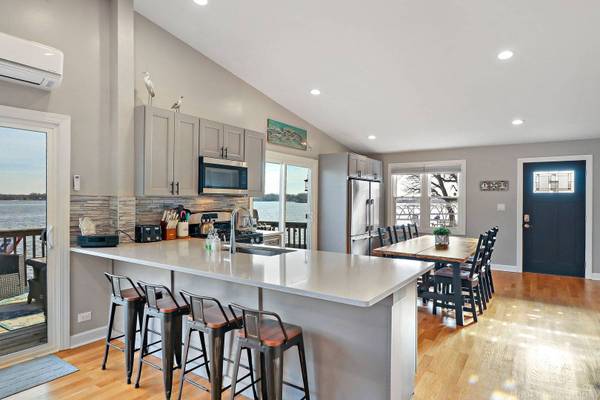 26048 W Forest AVE, Antioch, IL 60002