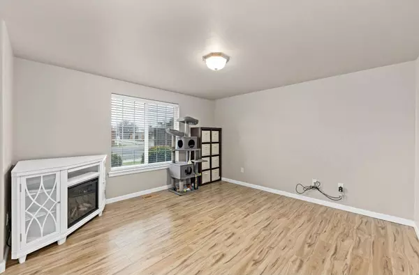 1134 Maple Park DR, Medford, OR 97501