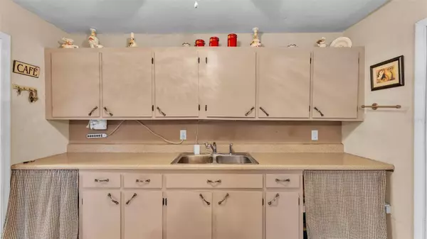 1701 CHARLES AVE, Plant City, FL 33563