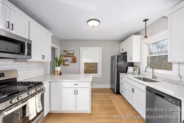 707 Oakdale SE Street, Grand Rapids, MI 49507