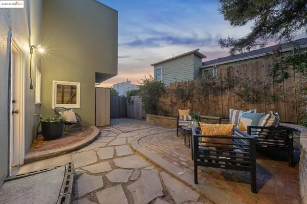 2745 Grande Vista Ave, Oakland, CA 94601