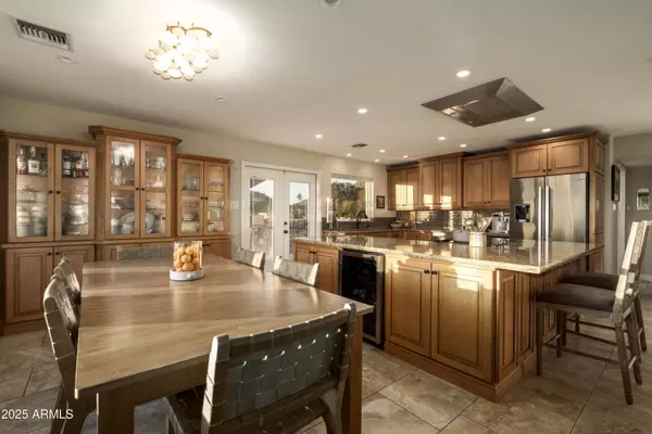 2235 E VISTA Avenue, Phoenix, AZ 85020