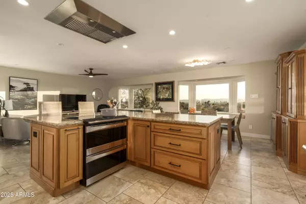 2235 E VISTA Avenue, Phoenix, AZ 85020