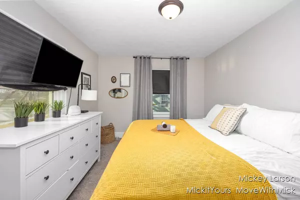 707 Oakdale SE Street, Grand Rapids, MI 49507