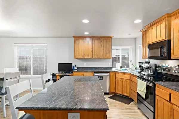 1134 Maple Park DR, Medford, OR 97501