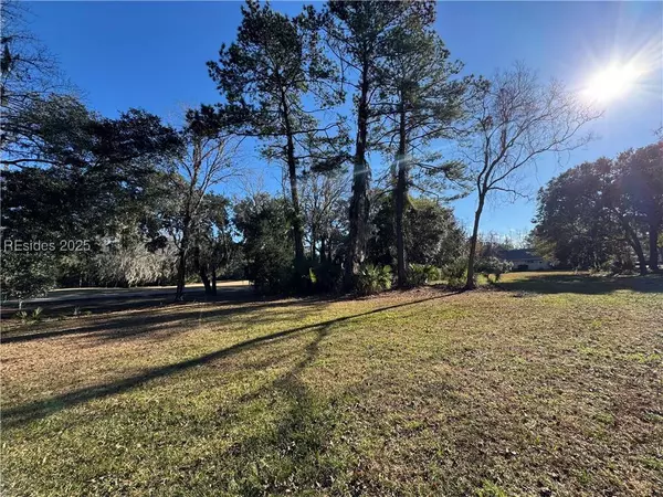 62 Cat Brier LN, Hilton Head Island, SC 29926