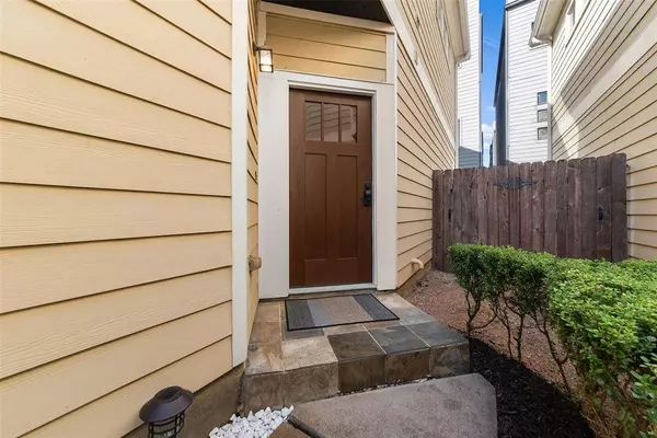 114 Riley LN, Houston, TX 77003