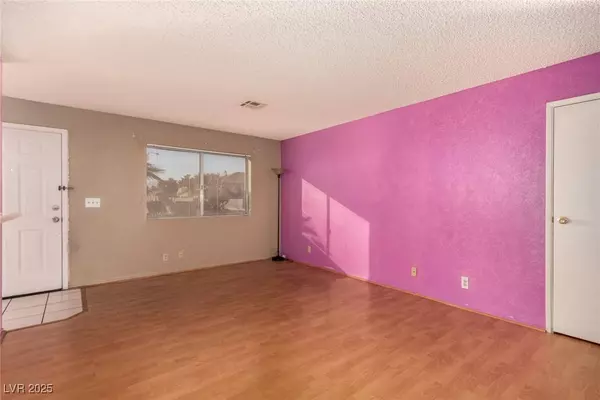 5101 Pioneer Avenue #101, Las Vegas, NV 89146
