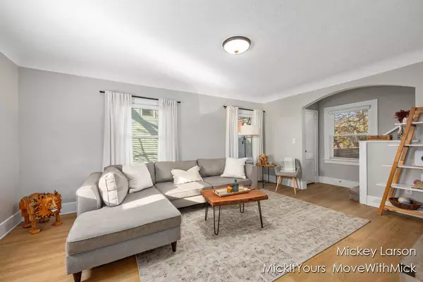 707 Oakdale SE Street, Grand Rapids, MI 49507