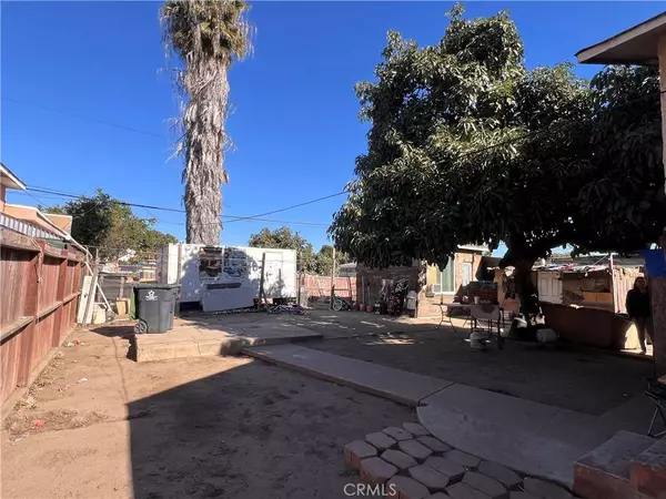 1819 W 2nd ST, Santa Ana, CA 92703