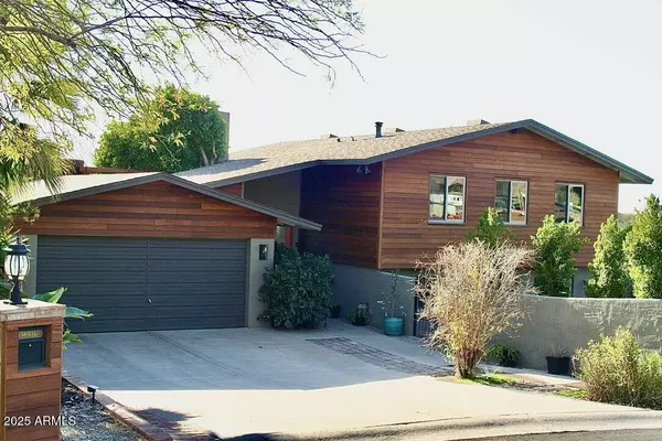 2235 E VISTA Avenue, Phoenix, AZ 85020
