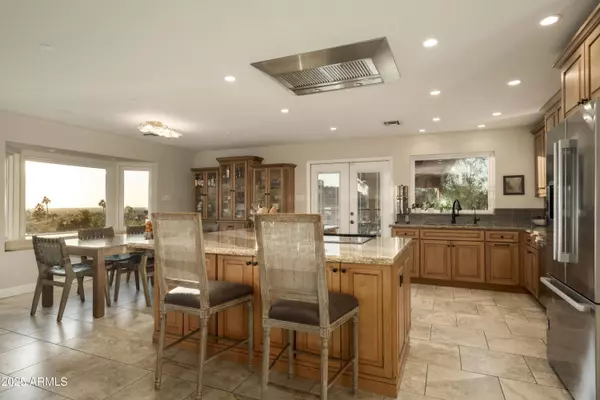 2235 E VISTA Avenue, Phoenix, AZ 85020