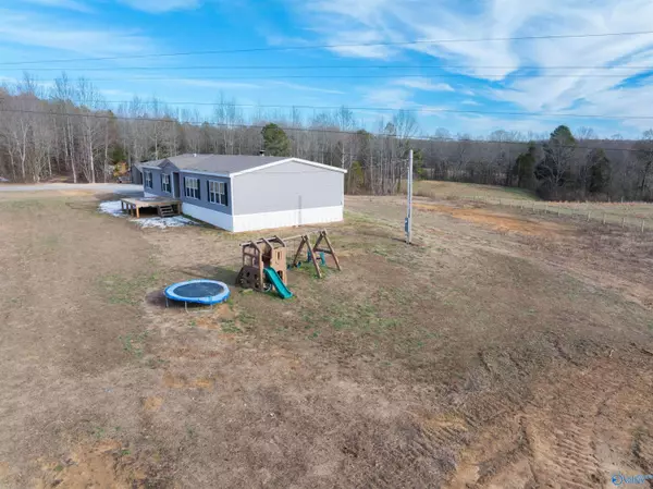 8209 County Road 39, Fackler, AL 35746
