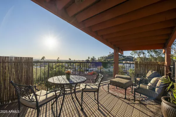 2235 E VISTA Avenue, Phoenix, AZ 85020