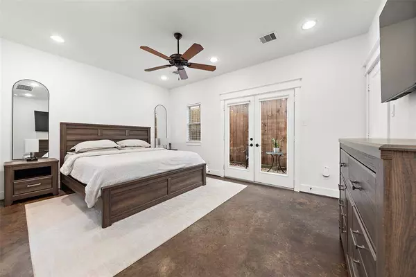 114 Riley LN, Houston, TX 77003