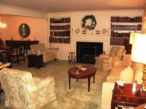 307 Hampshire Ct, Piscataway Twp., NJ 08854