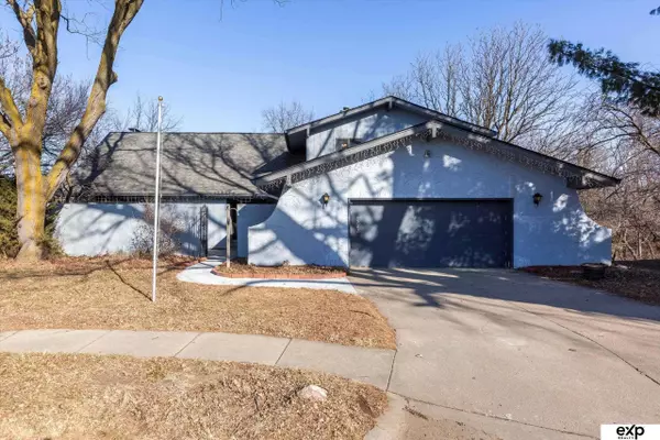 5742 Tucker Circle, Omaha, NE 68152