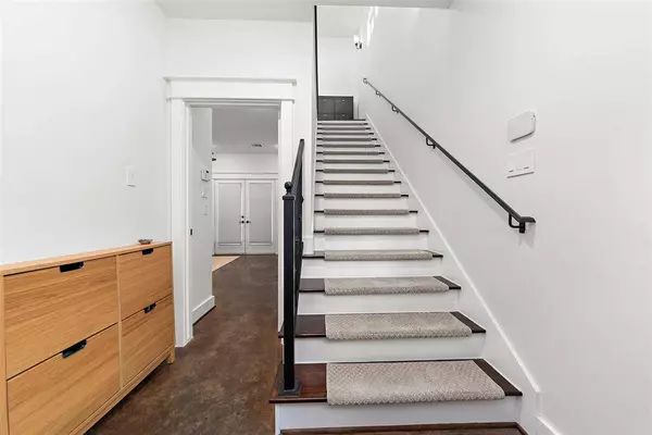 114 Riley LN, Houston, TX 77003