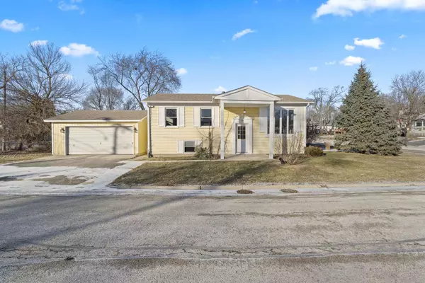 224 Heather TER, Round Lake Beach, IL 60073