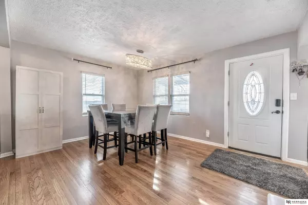 8332 Park Drive, Ralston, NE 68127