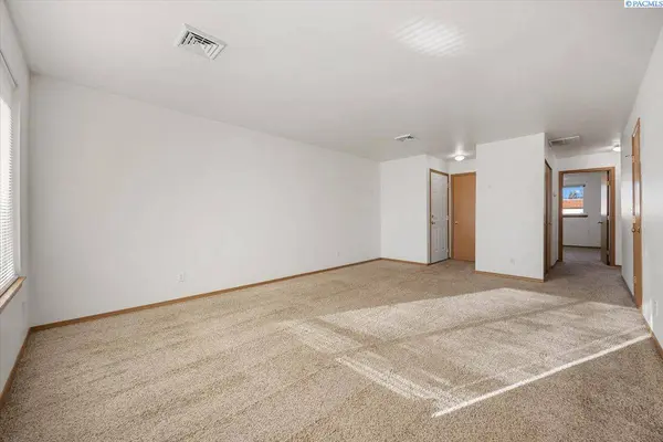 3121 W Hood #A204, Kennewick, WA 99336