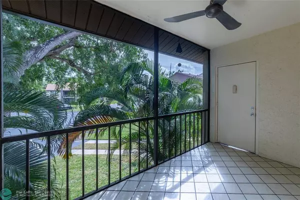 313 Knotty Pine Cir #D-2, Greenacres, FL 33463