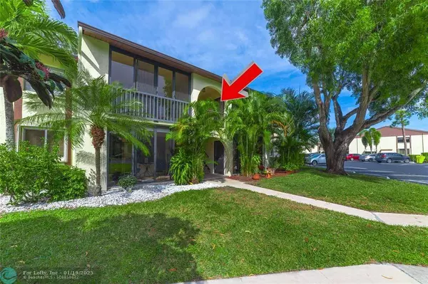 313 Knotty Pine Cir #D-2, Greenacres, FL 33463