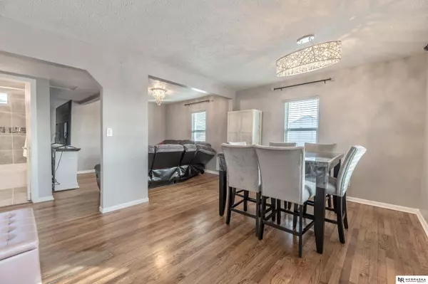 8332 Park Drive, Ralston, NE 68127