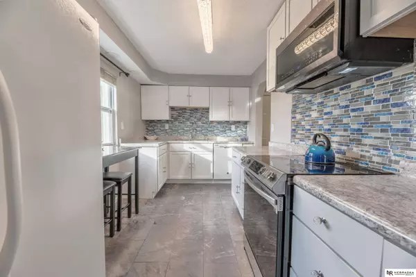 8332 Park Drive, Ralston, NE 68127